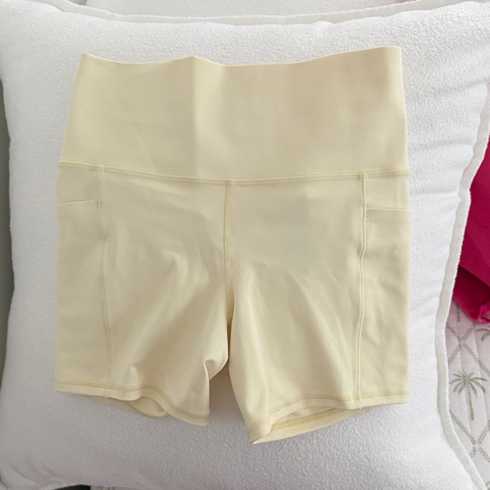 NWOT Athleta Salutation Stash Biker Shorts